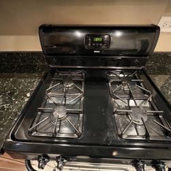 2 Stoves 1 Microwave 