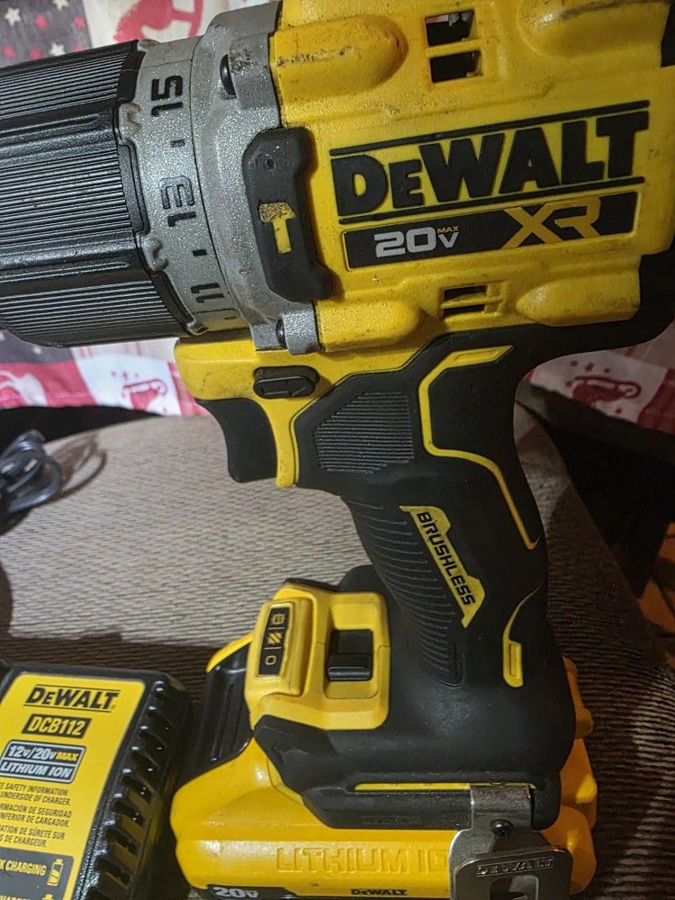 Dewalt 20v XR  Hammer Drill Driver  Battery And Charger 