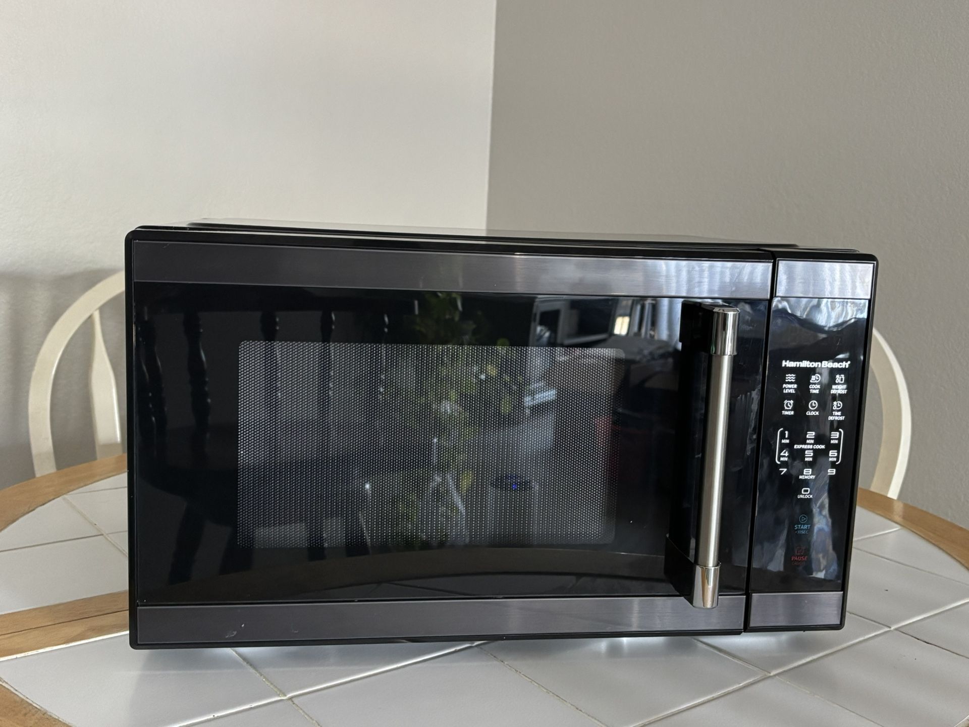Microwave- Hamilton beach