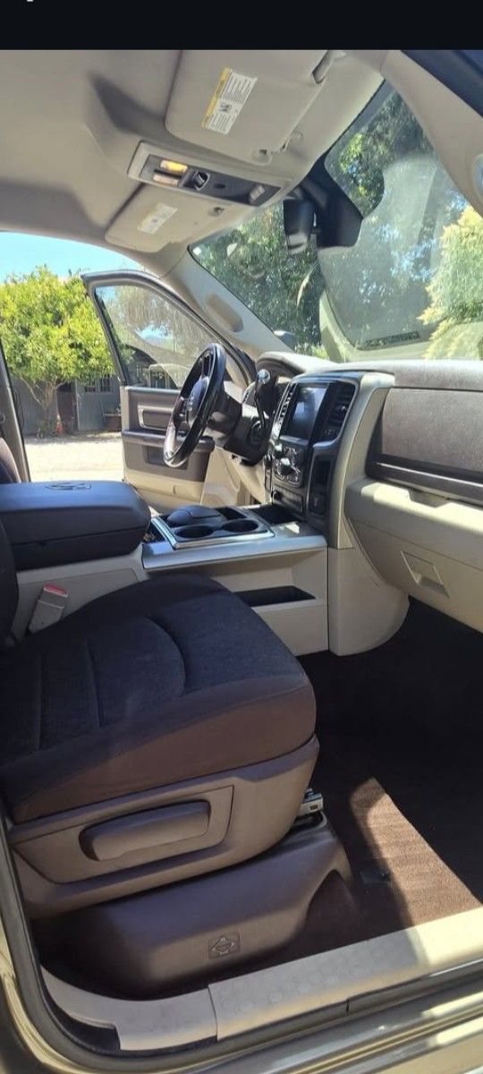 2013 RAM TRUCK