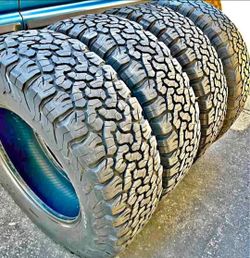 245 70 17 Bfgoodrich ko2 tires Con 80% de Vida Las 4