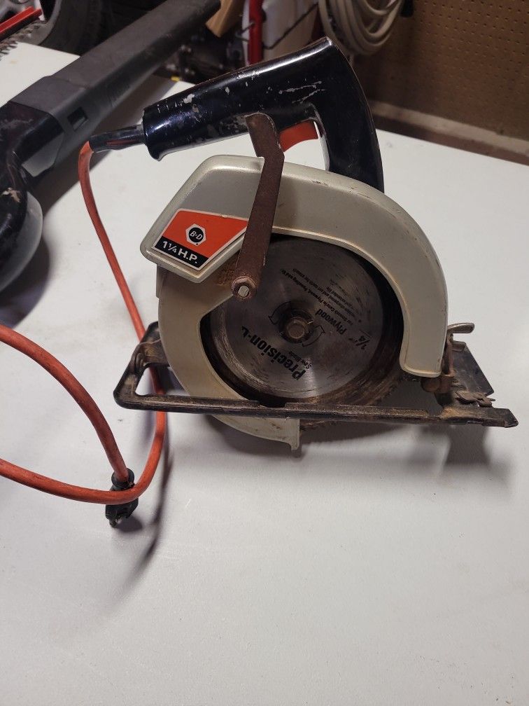 Black And Decker Circular Saw 