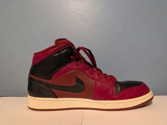 Air Jordan 1 Mid "Reverse Banned"