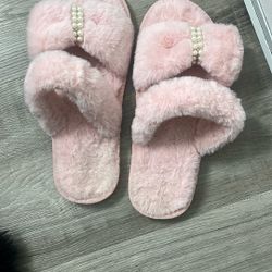 Pink fuzzy slippers/sandals 