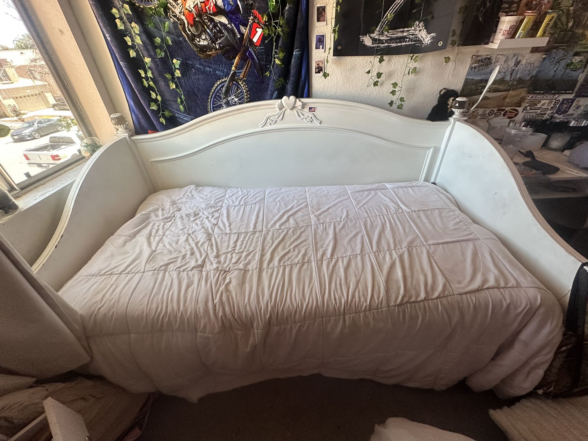 Twin Bed 