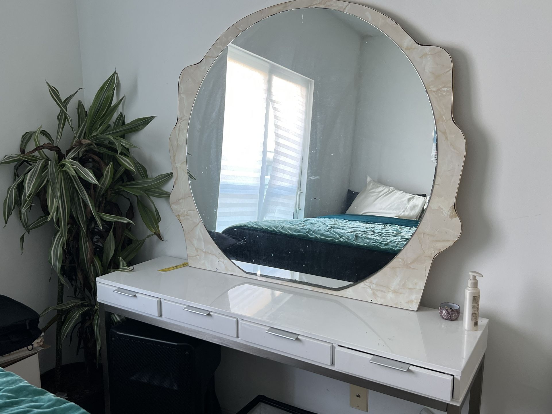 Selling Mirror & Desk Details In Description 