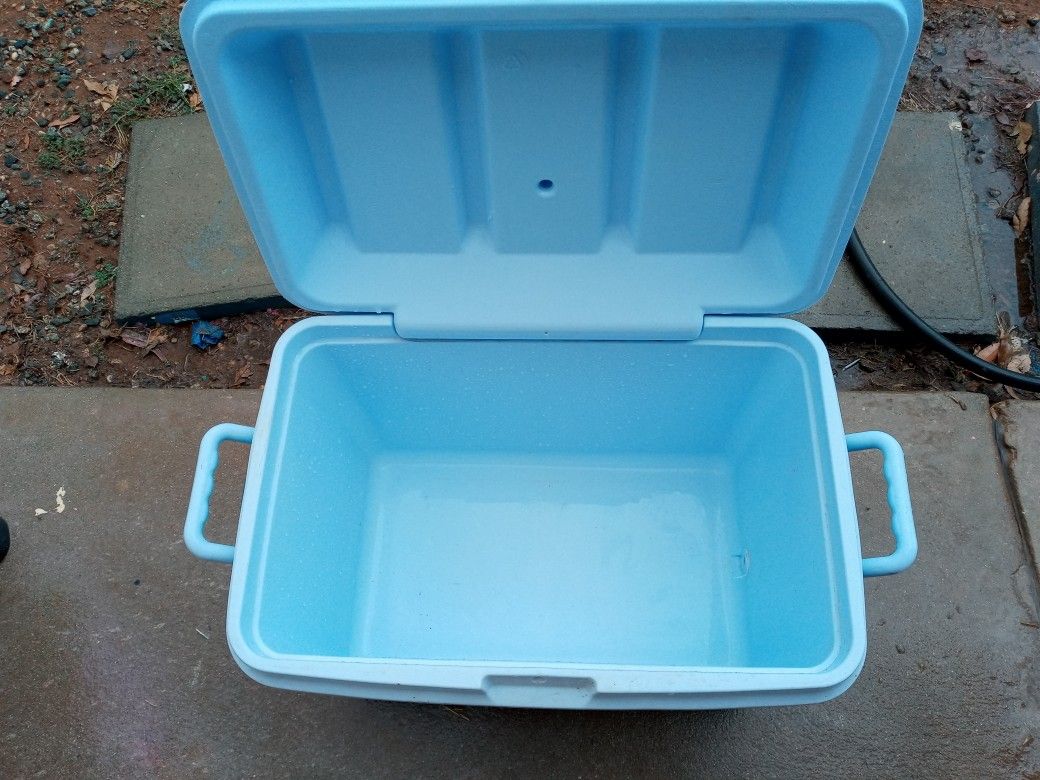 Used coleman cooler