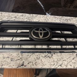 Toyota Tacoma SR5 2016 2017 2018 2019 2020 2021 2022 Front Grille emblem OEM