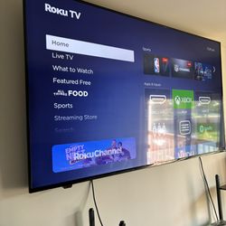 70 In Element Roku Tv With Mount 