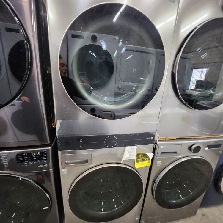 LG Tower Front Load Washer And Gas Dryer Silver New