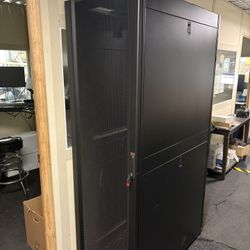 APC Network Server Rack Enclosure Mounted 
