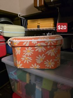 60s Orange with White Daisy Hat / Sewing Box, octogonal $20
Pick up in Harlingen, I live near Walmart
Antiques, Telephone, Flags & Collectables