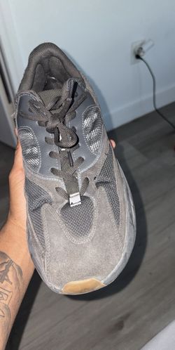 Yeezy 700 V2