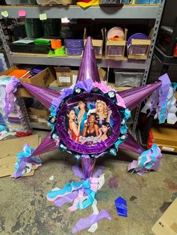Katseye Star 3-d piñata