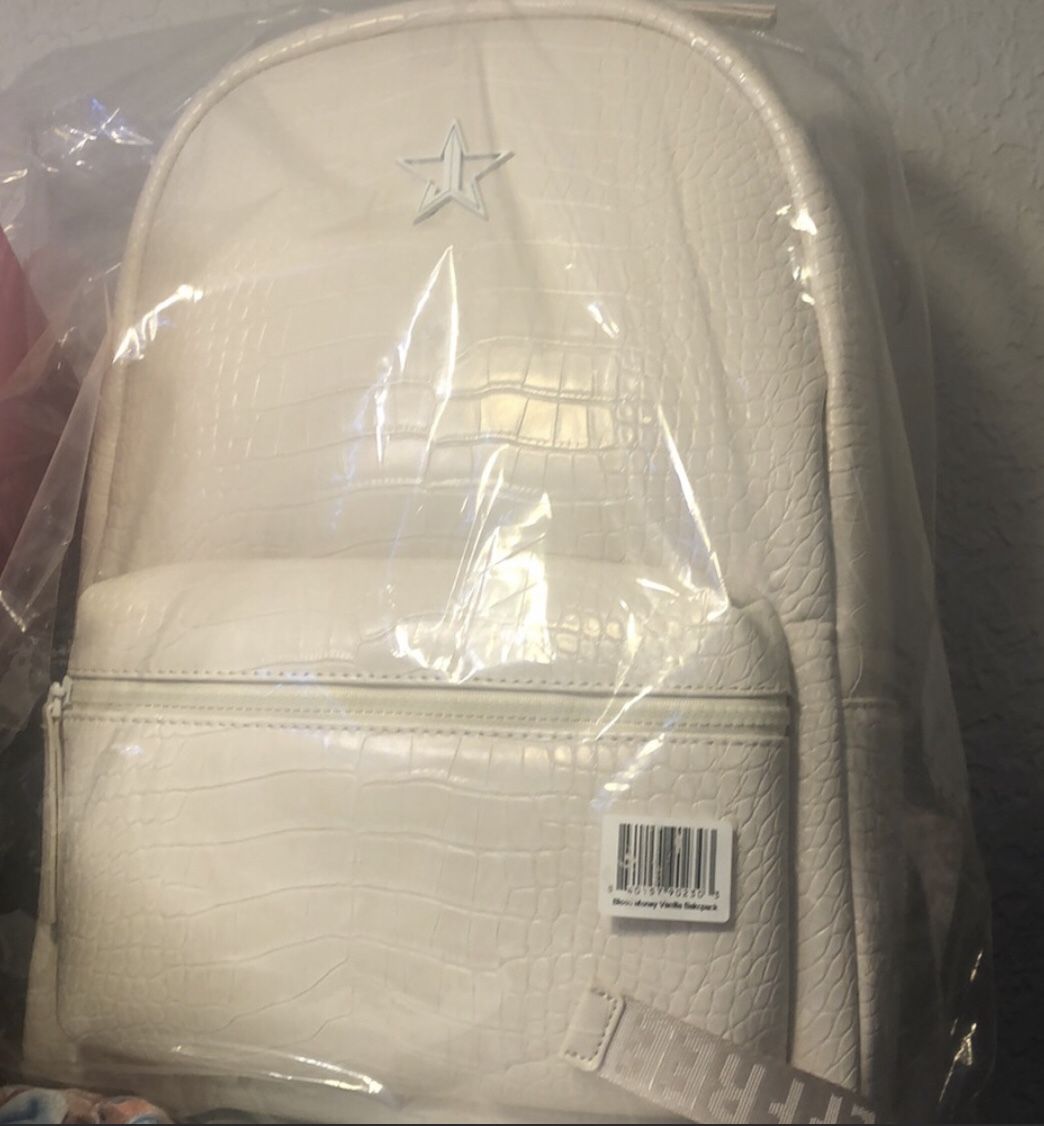 Jeffree Star Vanilla Crocodile Backpack & Accessories display picture 2