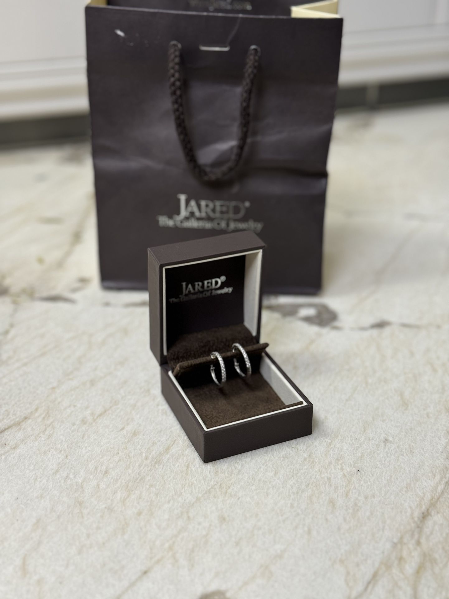 10k white gold 1/2 ct tw round diamond earrings