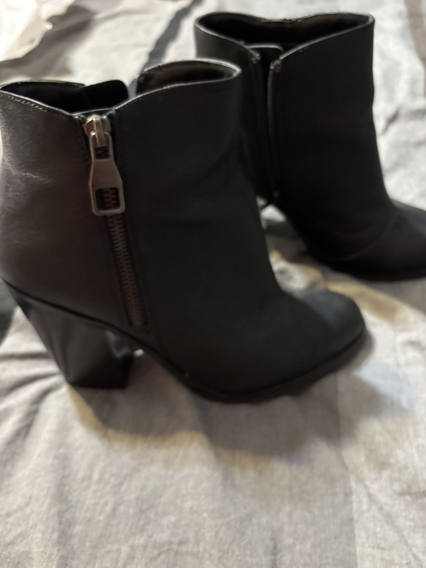 Like New Womens Boots Size 9