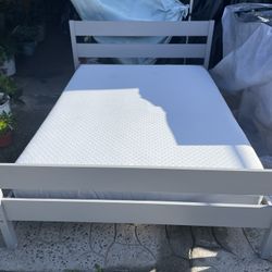 BEAUTIFUL FULL BED CLEAN AND REALLY GOOD CONDITIONS 