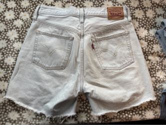 Women’s Levi’s shorts (mid rise)