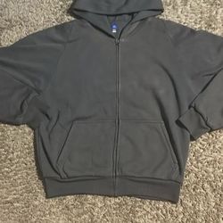 Yeezy sweater size M