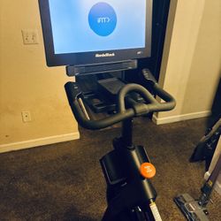 Nordic track s22i commercial studio cycle