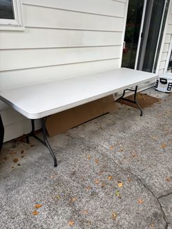 8’ Folding Table