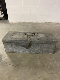 Galvanized toolbox 21.5”x8”