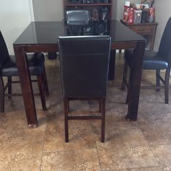 Dining Room Table And Chairs 