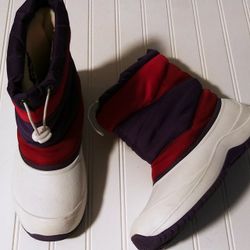 Snowboots Girls Quest Thinsulate 200 gram girls youth size 5 snowboots