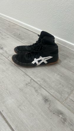 Wrestling shoes, size 9 1/2