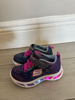 Skechers Toddler Girl shoes with lights - Size 5