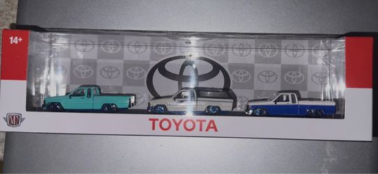 M2 machines chase Toyota set