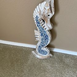 Decorative Mosaic Seahorse Statue – Coastal Beach Style