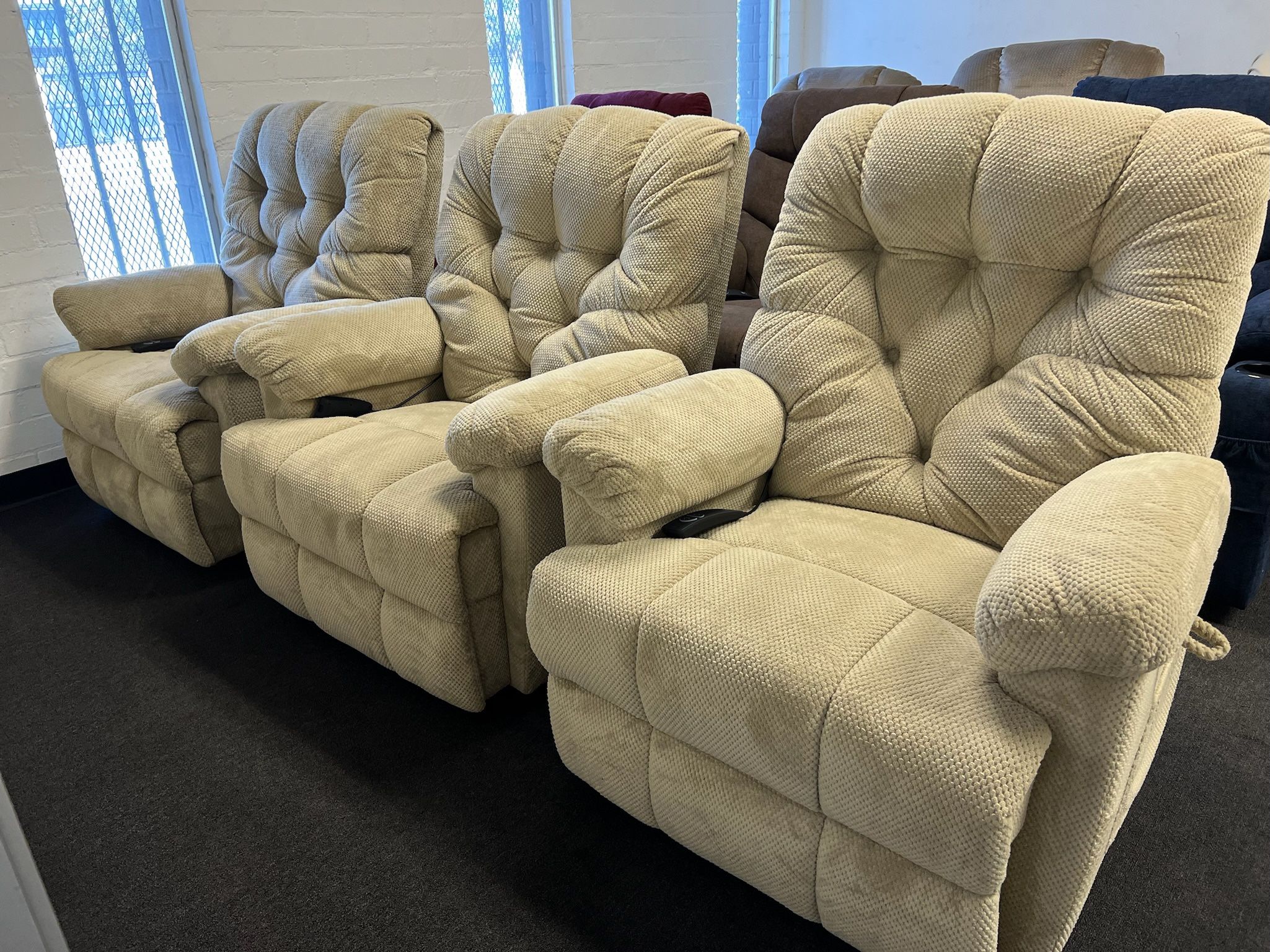 Beige Electric Power Lift Recliner Chair w/ Extended Footrest Wide