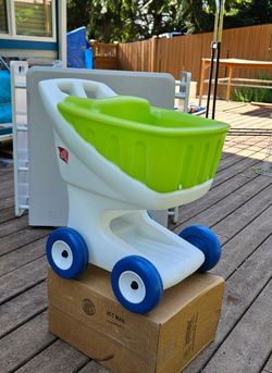 LIKE NEW Step 2 Toddler Shopping Cart.