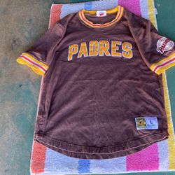 Vintage Padres jersey for Sale in Chula Vista, CA - OfferUp