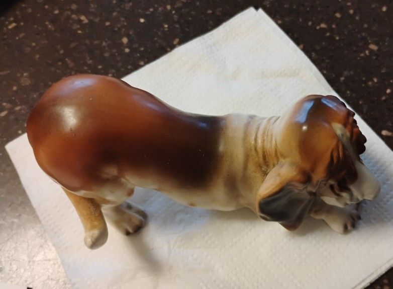 NORCREST BASSETT HOUND PORCELAIN FIGURINE
