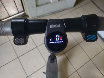 $100 - Like New - segway ninebot E-Scooter