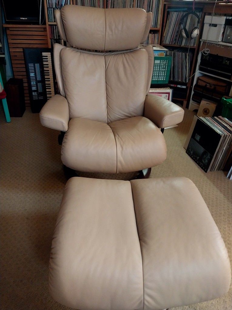 Ekornes Stressless Magic Leather Recliner & Ottoman