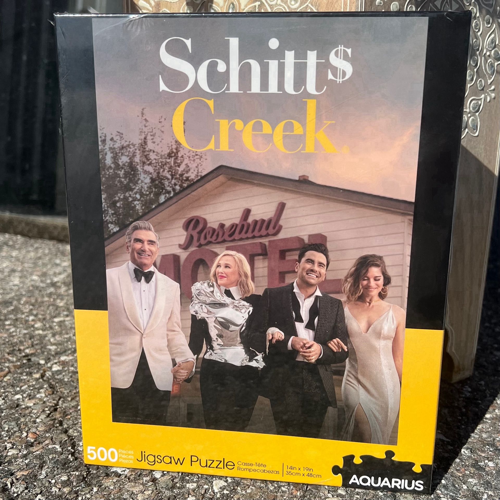 New Schitt's Creek Cast 500 Piece Jigsaw Puzzle by Aquarius - Family Games Gift