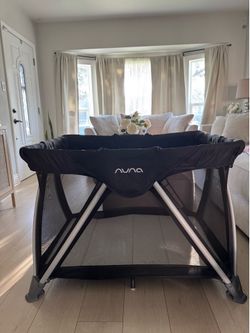 Like New Nuna Sena Aire Travel Crib Play Pen Black/Caviar