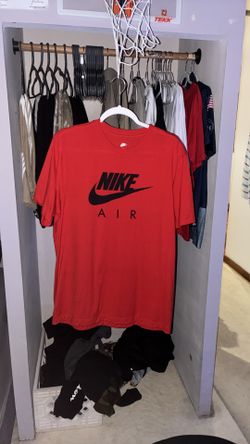 Red Nike t