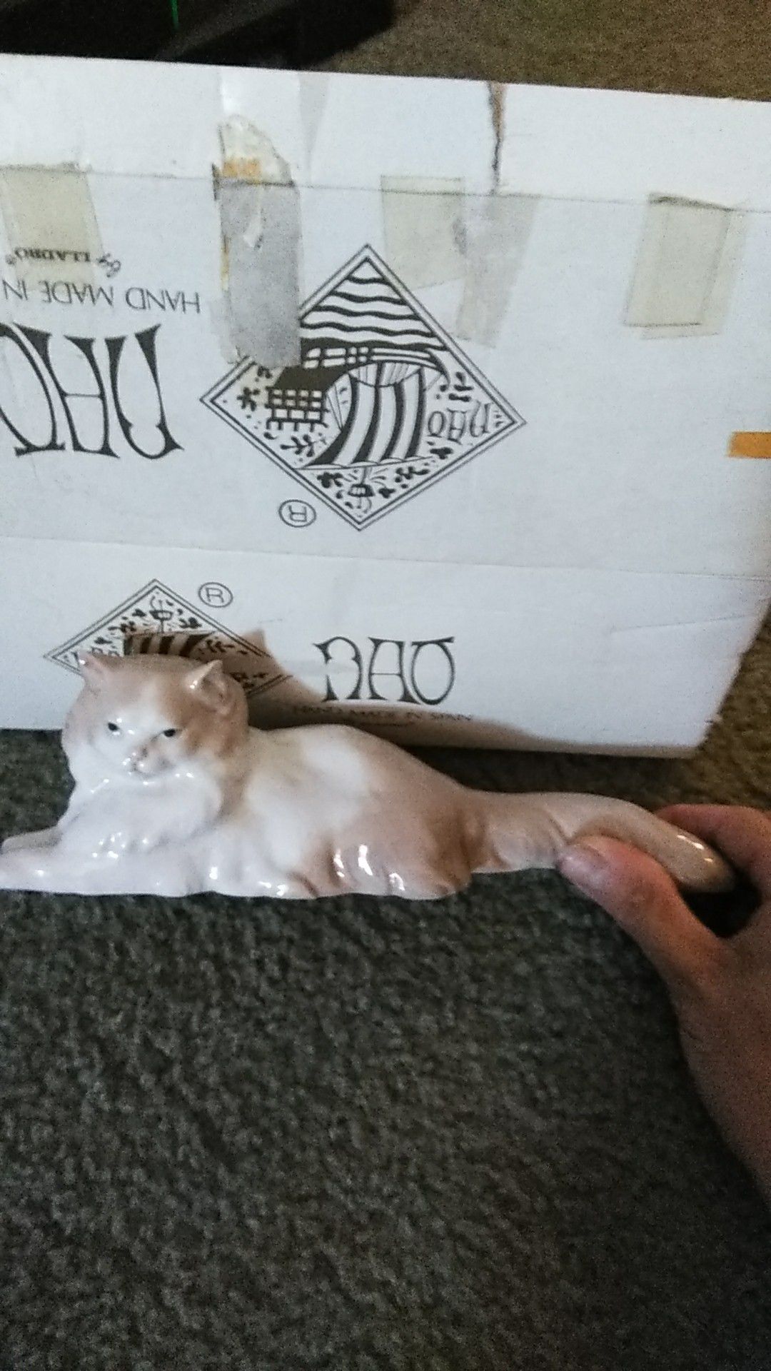 Lladro porcelain cat figurine comes in original box