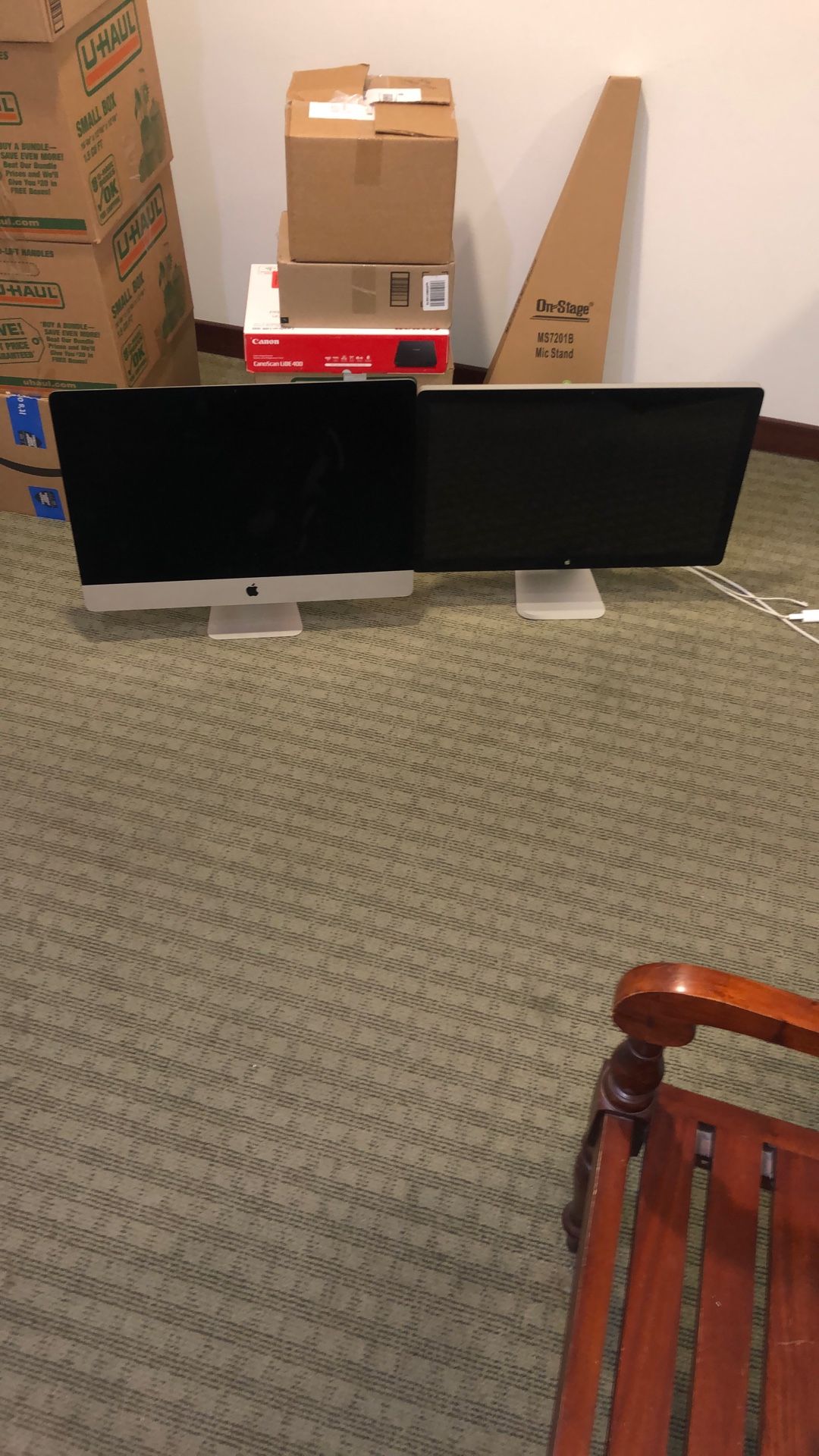 Apple monitors