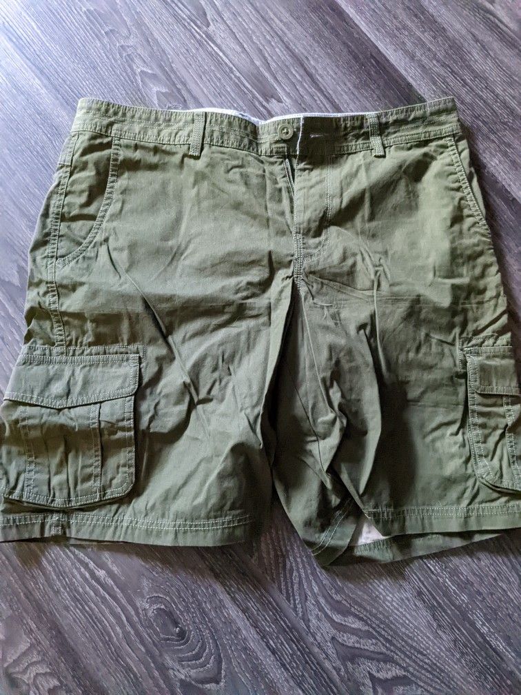 Columbia Shorts (36W)