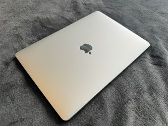 MacBook Pro 13-inch 2020 – Intel i5 – 8GB RAM