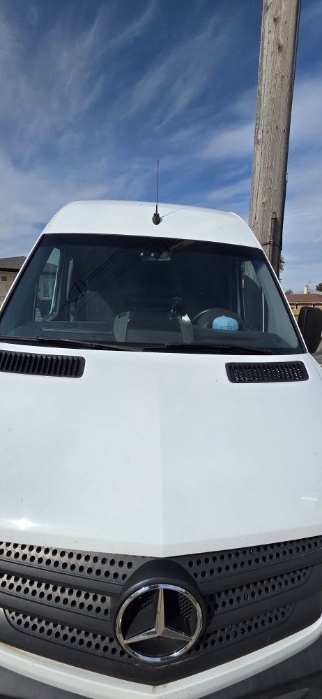 2014 2.1L Sprinter 2500 144"