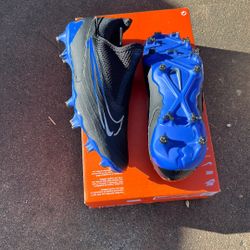 Soccer Cleats ( NEW)