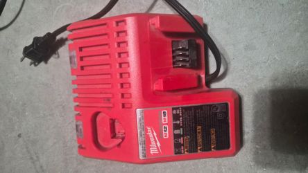 Milwaukee M12/M18 Dual Battery Charger