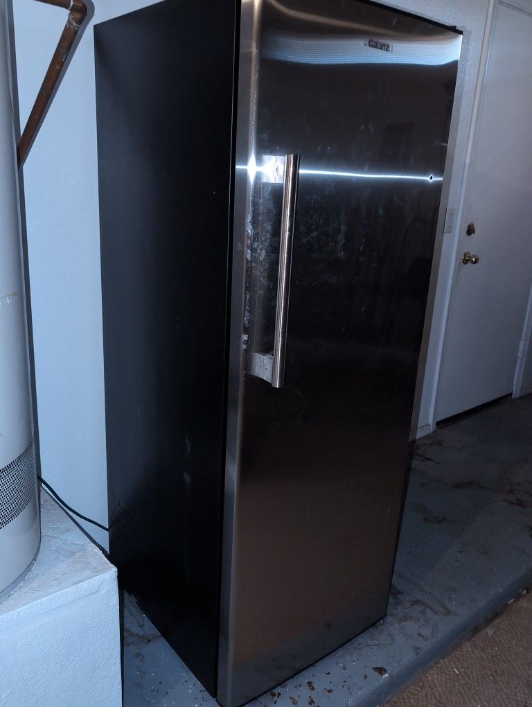 Galanz 11 Cu Ft Upright Freezer